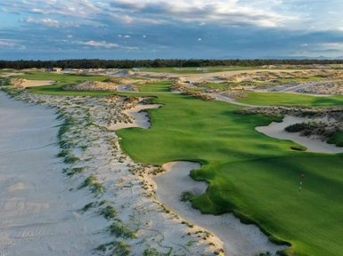 2 golf rounds of<br />18-hole course