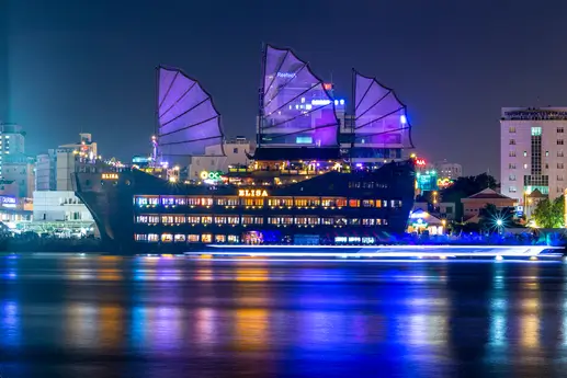 Vietnamese food & Dinner Cruise